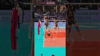 How to Make a Pro Block? 🏐🔥 #volleyball #volleyballblock #problock #volleyballskills #shorts