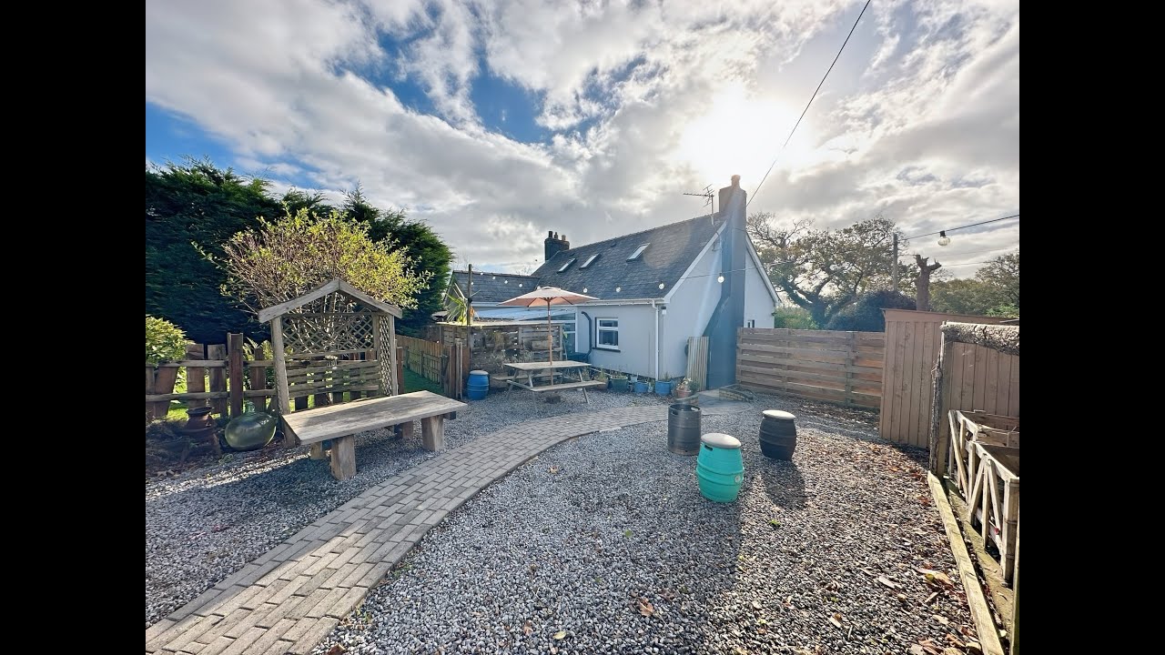 Property Tour-3 Bed Cottage with Indoor Pool & Hot-Tub? Step Inside Ribena Cottage, Clynderwen