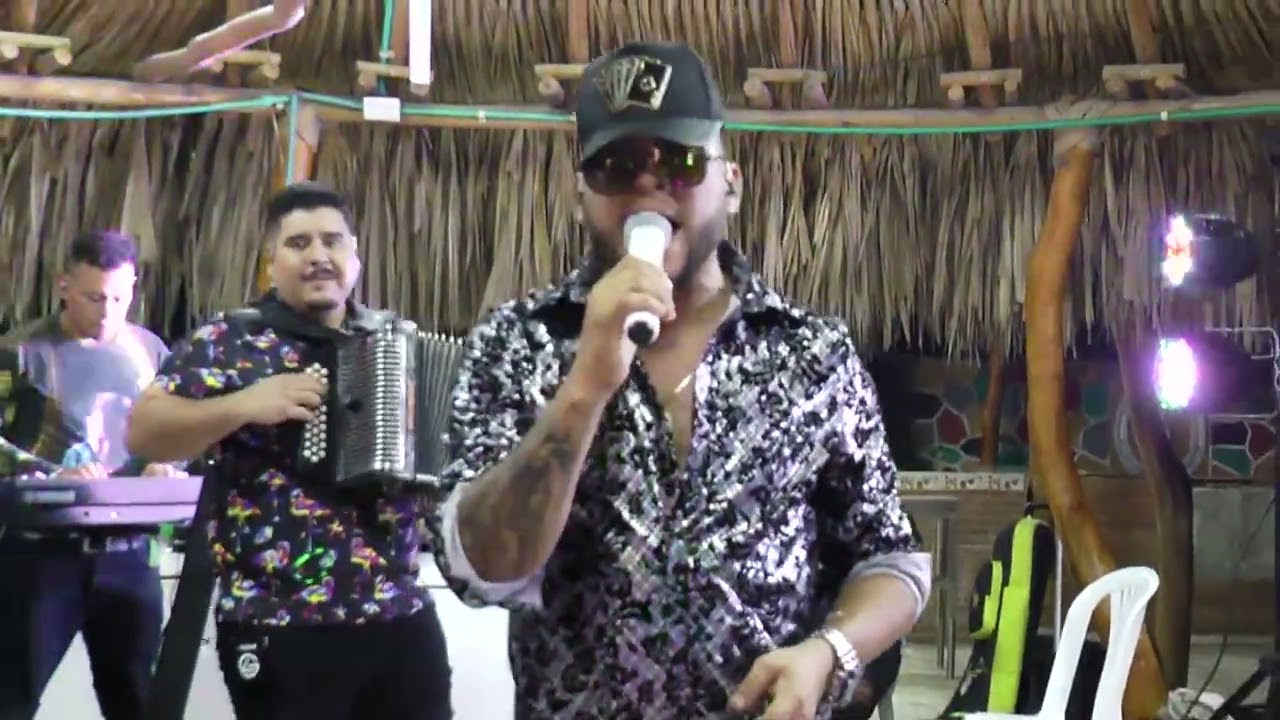 Robin Peñaloza ( voz diamante ) “Primavera azul “