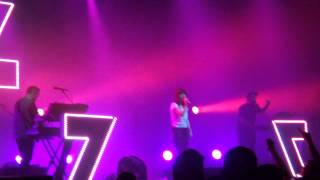 Chvrches - Gun (Live at Fox Theater)