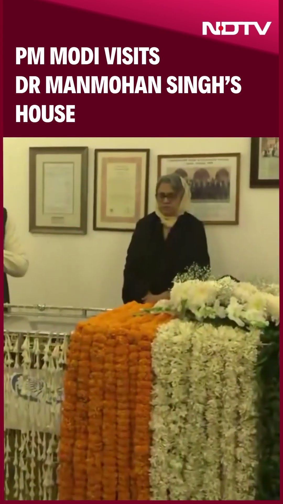 PM Modi Visits Dr Manmohan Singh's House, Pays Tribute