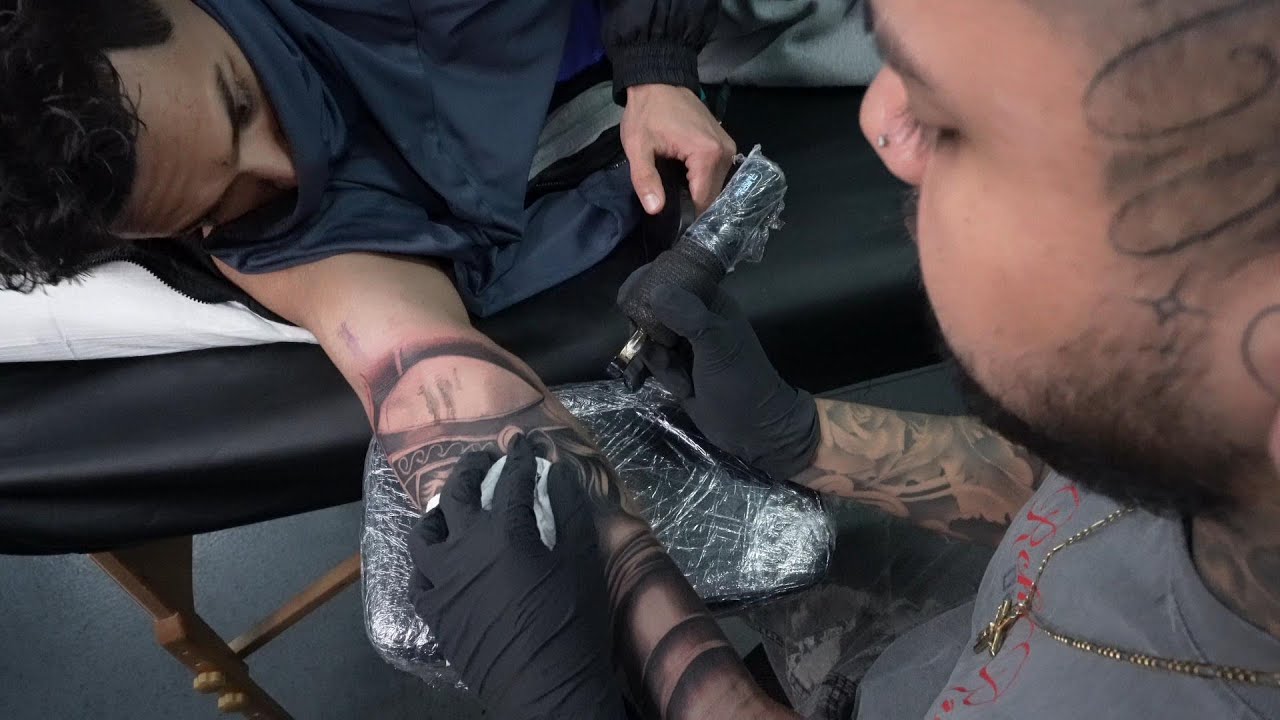 CRAZY SPARTAN TATTOO BY A 20 YEAR OLD ($1.4K IN A DAY)