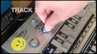 TT-303 Bass Bot - half position of "TRACK" knob