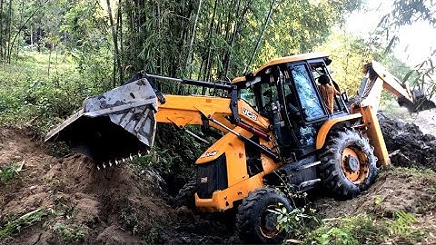 Clearing Narrow Drain With JCB Backhoe 3DX Machine @droneplanet2040