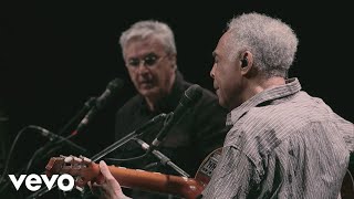 Video thumbnail of "Caetano Veloso, Gilberto Gil - Nossa Gente (Avisa Lá) (Vídeo Ao Vivo)"