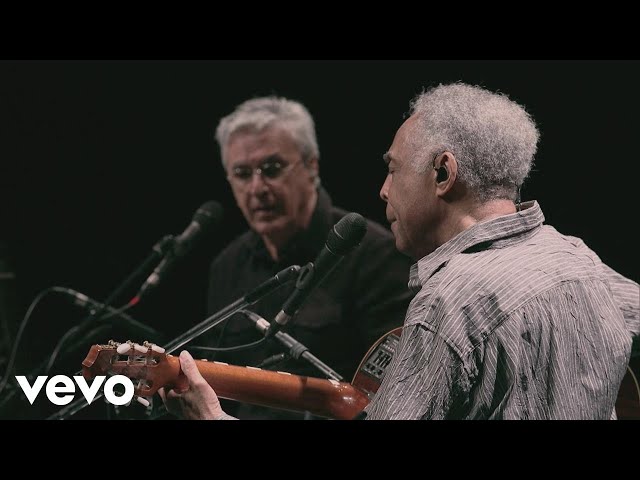 Caetano Veloso, Gilberto Gil - Nossa Gente (Avisa Lá) (Vídeo Ao Vivo) class=