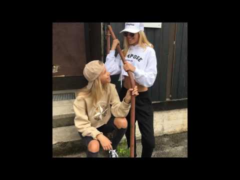 lisa and lena twins / pictures