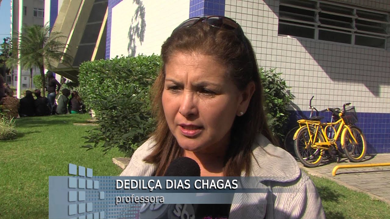 Professores municipais de Guarujá protestam durante sessão da Câmara dos Vereadores