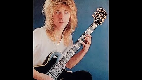 Random Guitar Battles: Eddie Van Halen vs Randy Rhoads