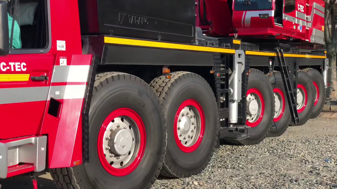 400t吊りクレーンとコンビネーショントレーラー