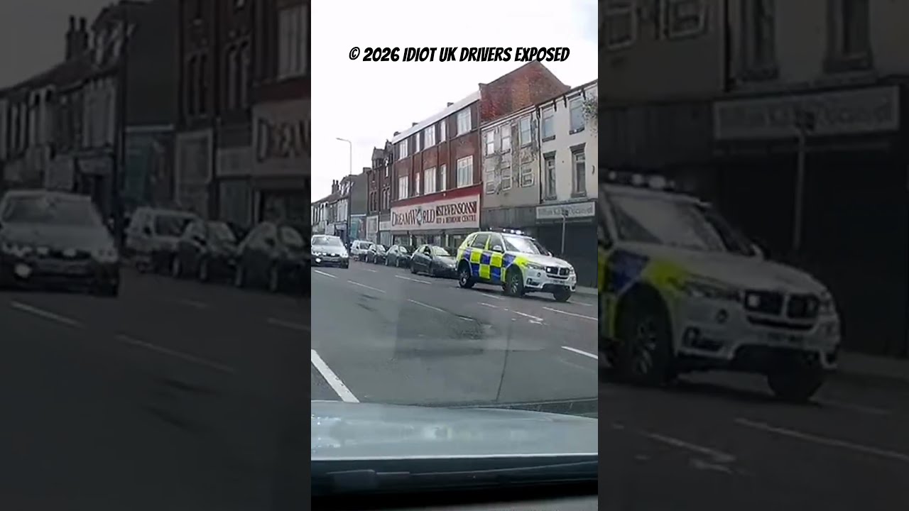 You can hear the chaos in this police chase 😂🚓💨