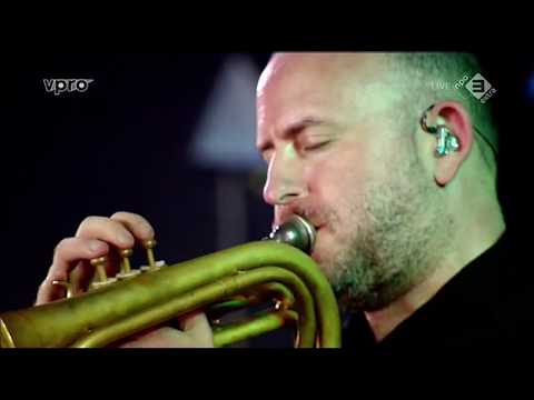 The War on Drugs - An Ocean In Between The Waves - Live