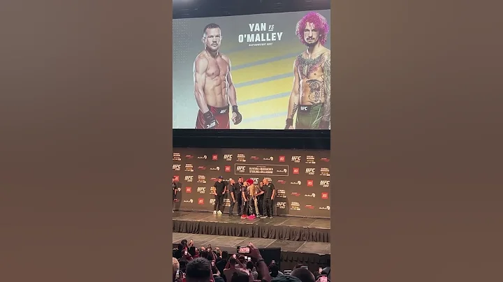 Petr Yan vs Sean O’Malley UFC 280 • Petr pushes Sean at face off / press conference