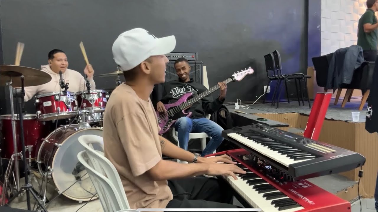 MEDLEY: PRECISO DE TI + EU TENHO VOCÊ + LINDO MOMENTO - LÉO MANHÃES | IPTM (#keyscam) ‹ Brendo Lee ›