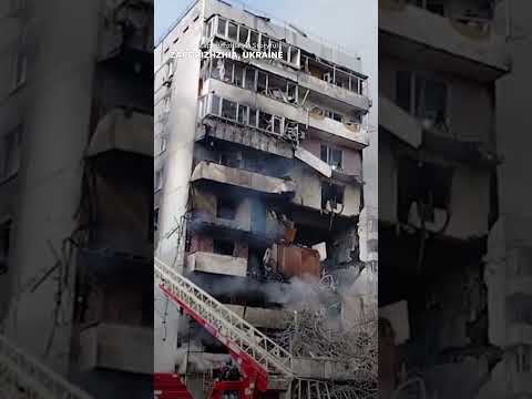 Russian missiles strike Zaporizhzhia apartment building in Ukraine #Shorts