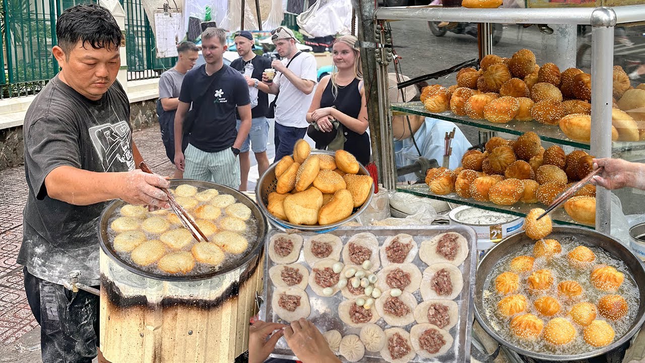 Khách Tây xếp hàng mua BÁNH BAO CHIÊN 6 ngàn 1 cái, vừa ăn bánh nóng hổi vừa xem làm tại chỗ