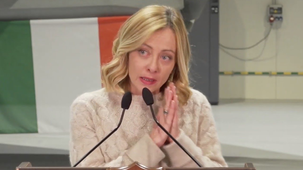 GIORGIA MELONI SI COMMUOVE DURANTE GLI AUGURI AL CONTINGENTE ITALIANO IN LITUANIA
