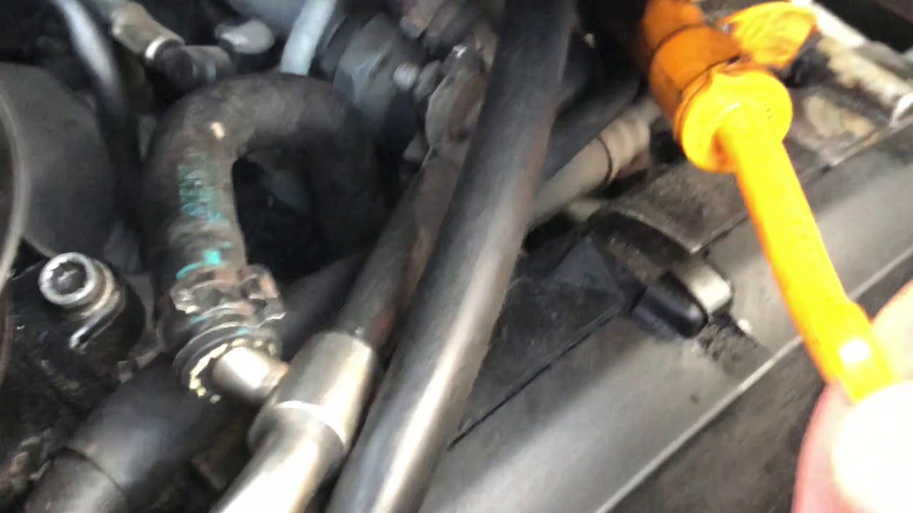 VW Crafter 2.5 TDi 2007 smoking near oil filler and out of dipstick