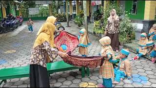 Pertandingan Bola Voli Taplak edisi Classmeeting Murid Feat Bunda Guru Ra Sabila Mandiri Blitar