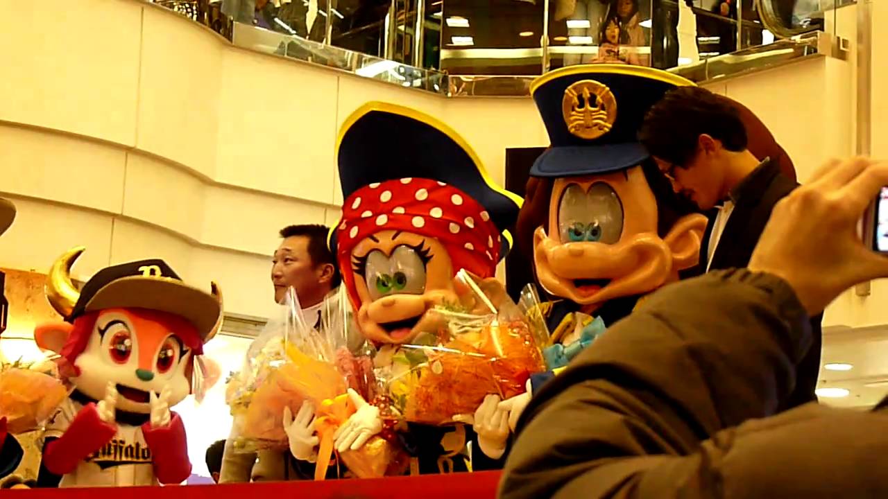 坂口選手がリプシーに ネッピー リプシーお別れ会 11 01 23 Youtube