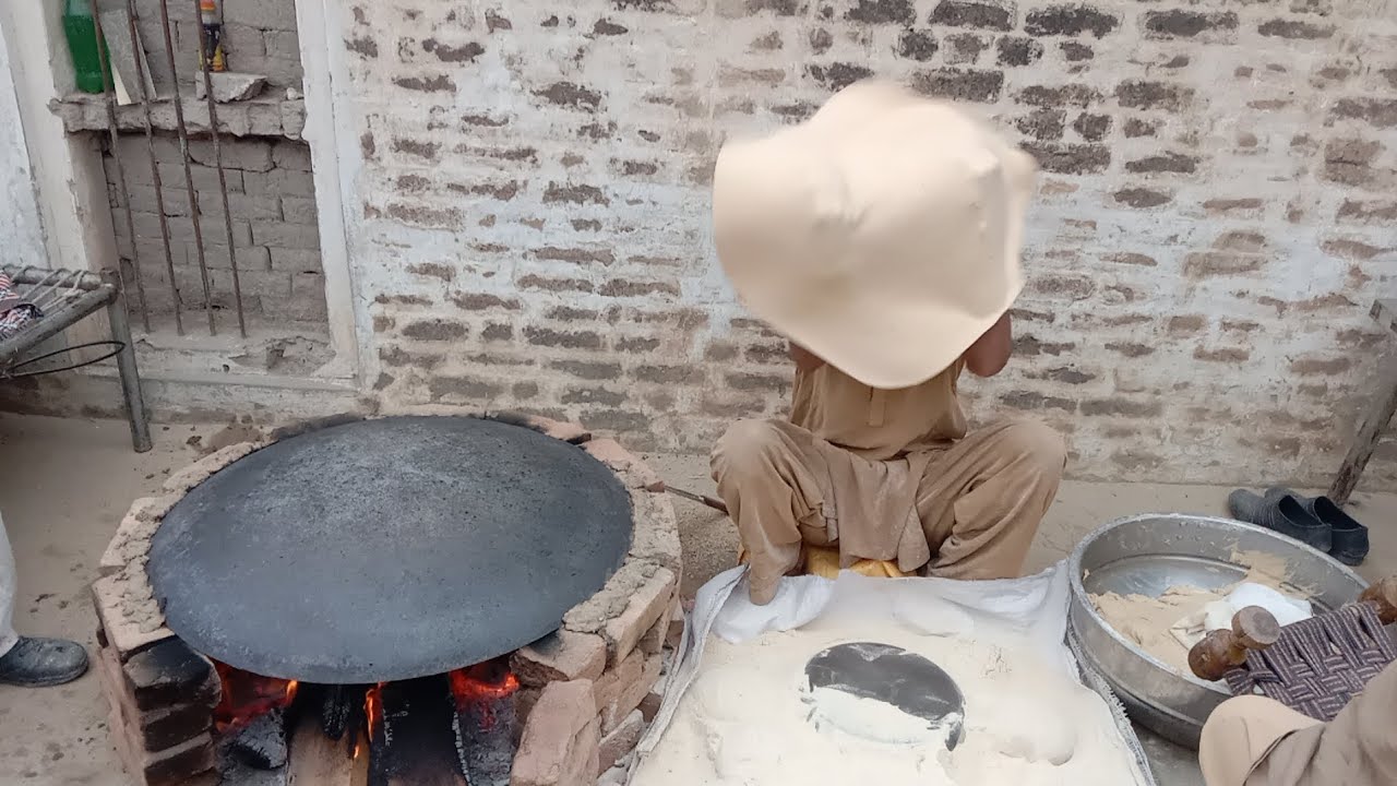 Bade Size ki Tandoori Roti Kese Pakate Hain - YouTube