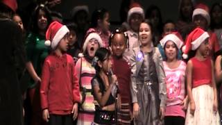 Alumnos del SWCC cantan y bailan