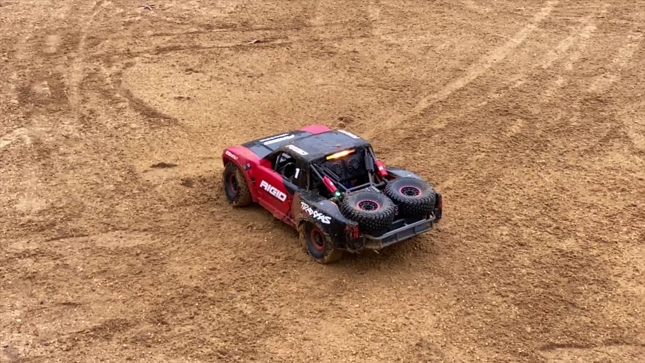Traxxas Teton , Slash 4WD and UDR YouTube