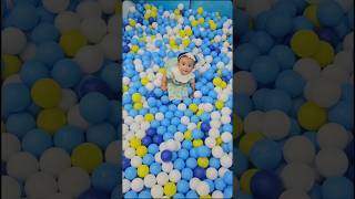 First Ball pit experience 😅🤾‍♀️🔵🟡⚪️
