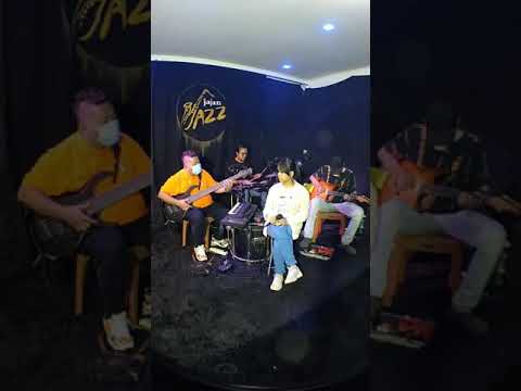 FUNKY TAMBOURINE (tania maria)