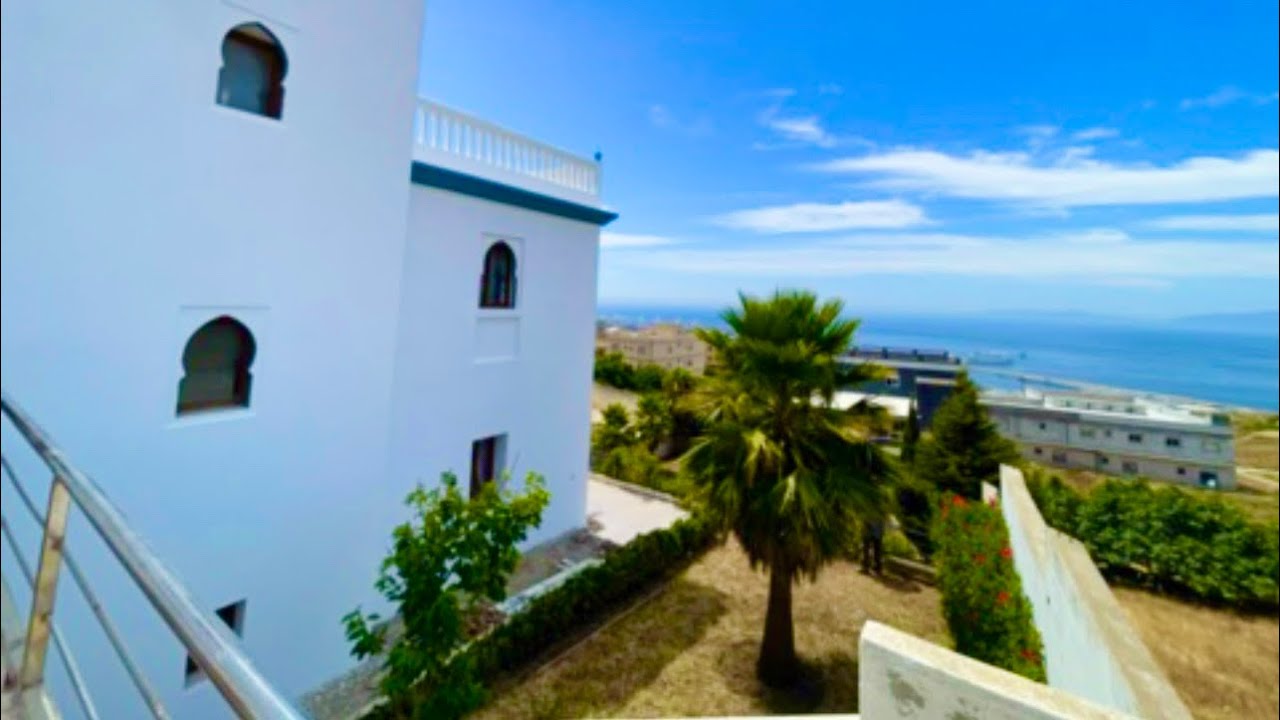 فيلا كتحمق مفججة ومطلة على البحر مساحة 1200متر0703640826 القصر الصغير طنجة