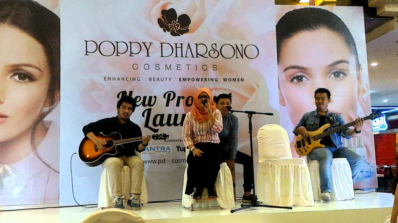 Poppy Dharsono cosmetics