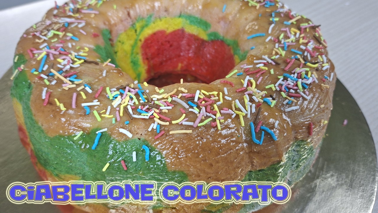 Ciambellone di Carnevale Colorato: la Torta Arcobaleno che Sorprende al Taglio