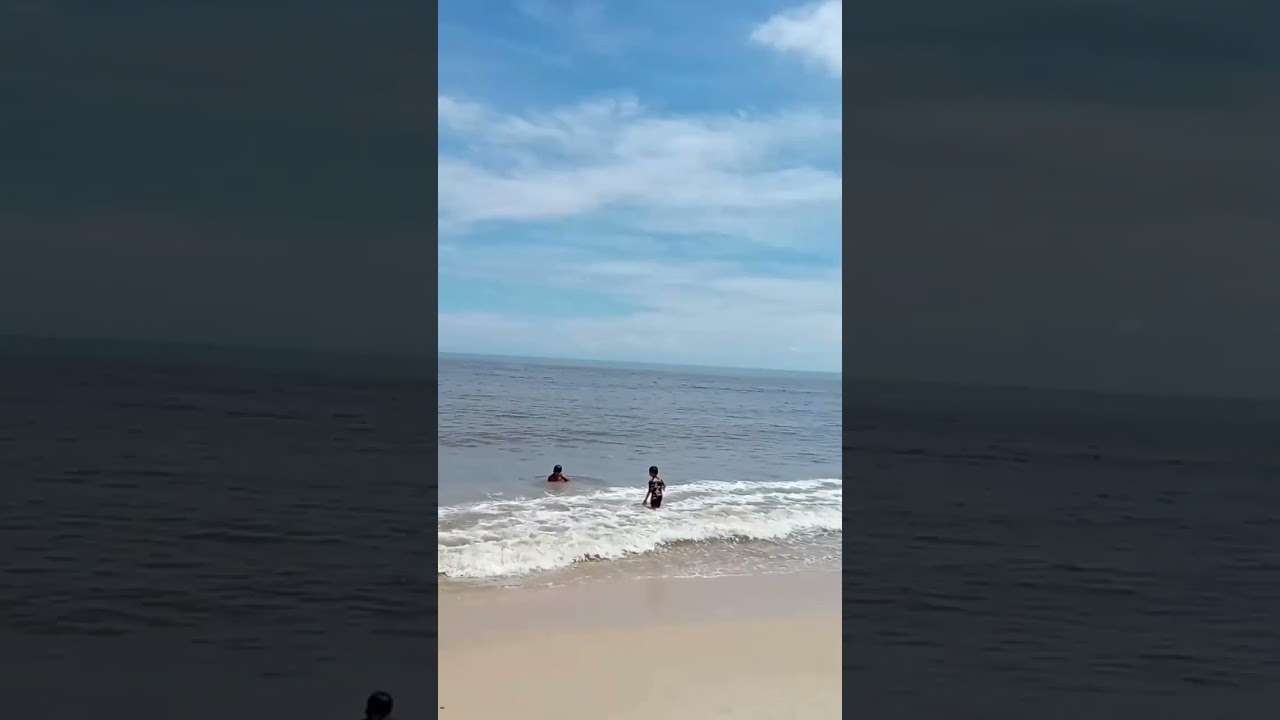 suasana pantai dihari Raya idul fitri