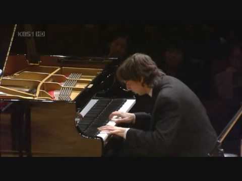 Miroslav Kultyshev plays Rachmaninoff Piano Concerto n.3 (1/5)