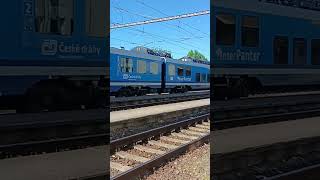 R 811 Moravan R13 zo smeru Brno HL.N. smer Olomouc HL.N. odchádza zo stanice Staré Město u Uh. Hrad.