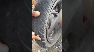 Keluarkan paku yang bikin ban bocor #shorts #statisfying