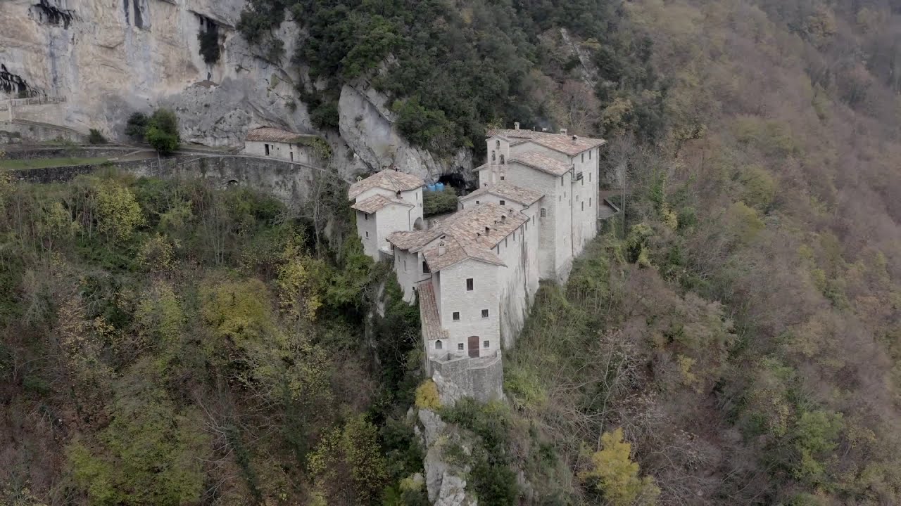 PARCO DEL MONTE CUCCO. RIO FREDDO ED EREMO DI SAN GIROLAMO.