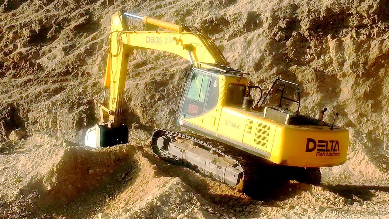 Climbing the excavator from the platform YouTube