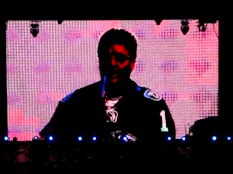 Vince Gill - Two More Bottles of Wine (clip)