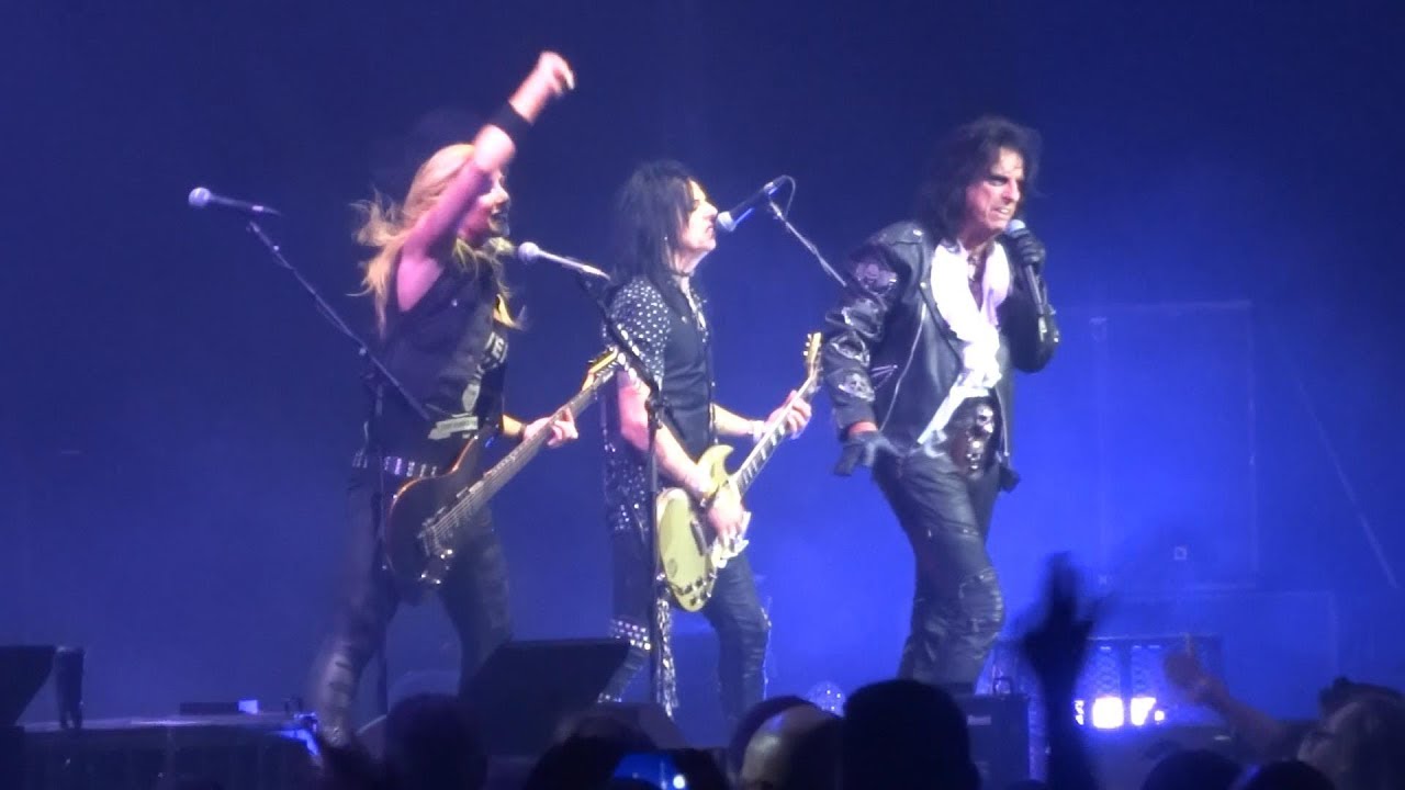 Alice Cooper - Poison (11/11/17 Leeds) - YouTube