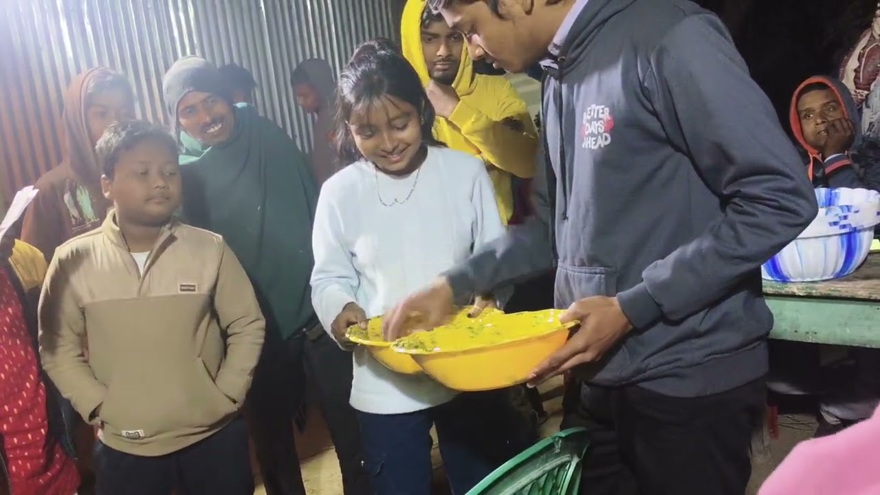 আমাদের বাড়ির সামনে বটতলার ক্লাবে সরস্বতী পূজায় সকলে মিলে কত হই হই করে আনন্দ করেছে তার উপর ব্লগ।