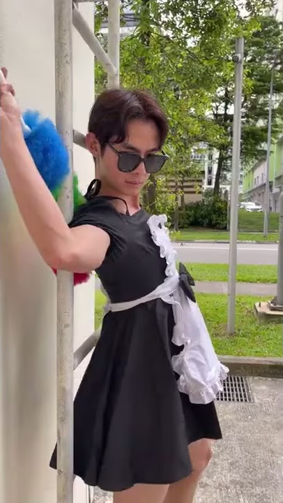 超劲爆！彦维穿上女仆装！Yan Wei cross dresses in french maid costume! Shocking!