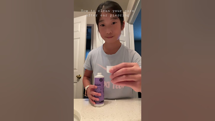 How to clean your ear after piercing ( Claire’s )