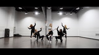 WENGIE ft. MINNIE of (G)I-DLE 'EMPIRE' (Dance Practice) Resimi