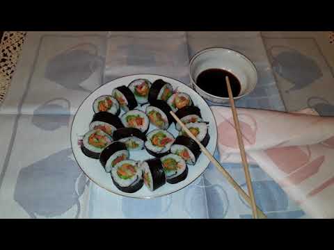 მსუბუქი ვახშამი-სუში ბოსტნეულის შიგთავსითა და  სოიოს სოუზით.