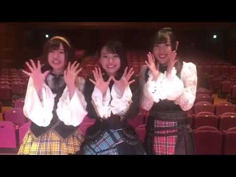 ライブチケットの告知をする高橋李依さん