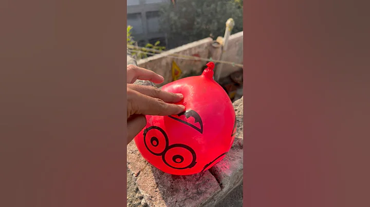 Experiment: Will a water balloon explode when it rolls down from a tall building?💥🎈#satisfying