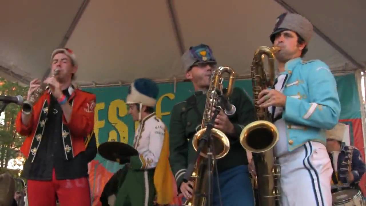 Mucca Pazza plays "Peace Meal"