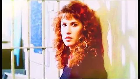 Original V miniseries Robin Maxwell (BREAKIN' MY H...