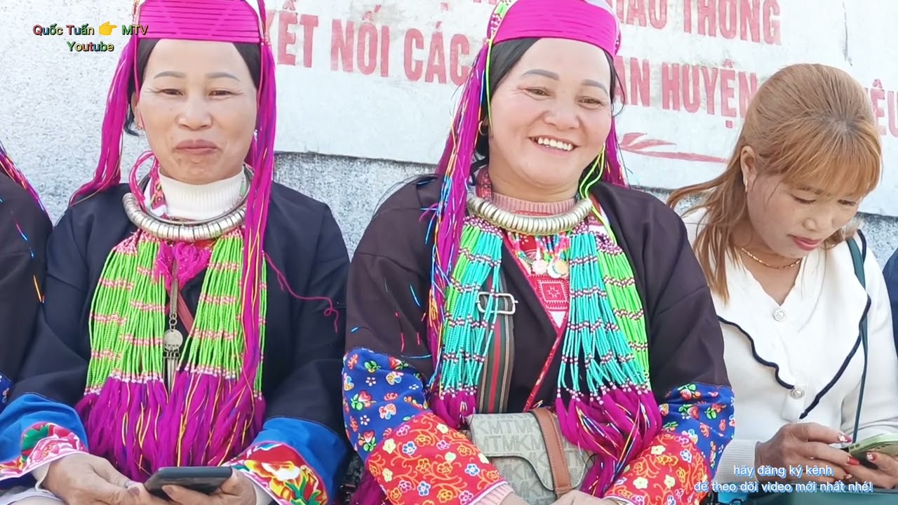Hát giao lưu# (đối đáp nam-nữ) tại hòn đá trắng hoành mô, bình liêu.